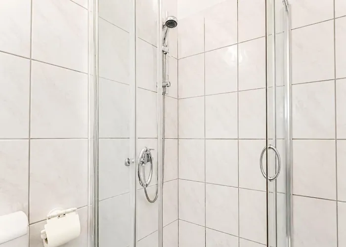 Lovely 2br &1 Lr Prime Location In Apartment