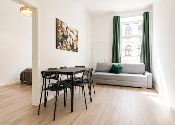 Apartment Lovely 2br &1 Lr Prime Location In Vienna