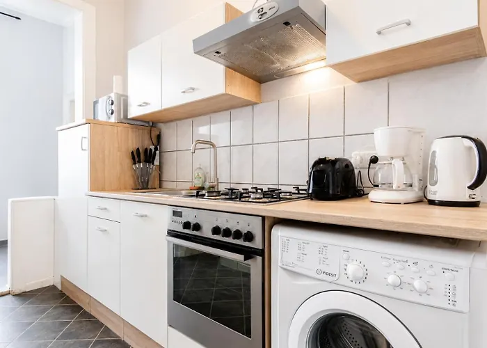Lovely 2br &1 Lr Prime Location In *