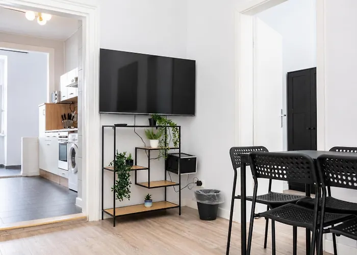 Apartment Lovely 2br &1 Lr Prime Location In