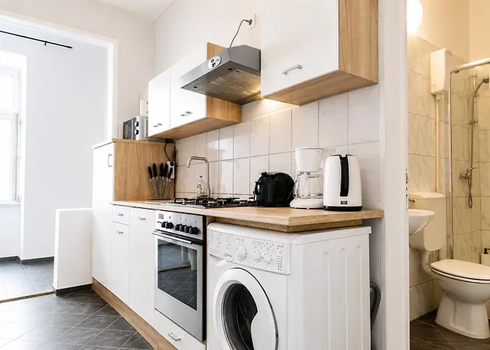 Lovely 2br &1 Lr Prime Location In Apartment